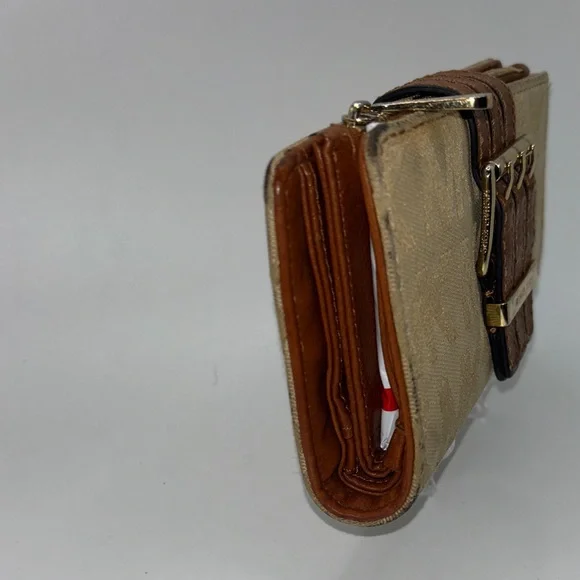 Michael Kors Logo 3 Strap Wallet - Picture 2 of 12